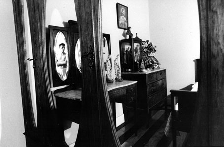 ‘André’, da série \'Devotos de Quem\', ensaios fotográficos sobre religiosidade pelo Norte e Nordeste. Belém/PA/Brasil 1990 ©Flavya Mutran